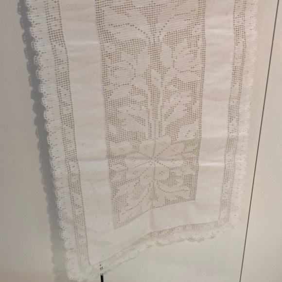 Bundle of (18)lace table runners (4) embroidery beautiful Victorian romantic - Picture 9 of 17